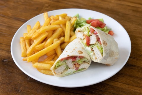 Kuřecí wrap s hranolky